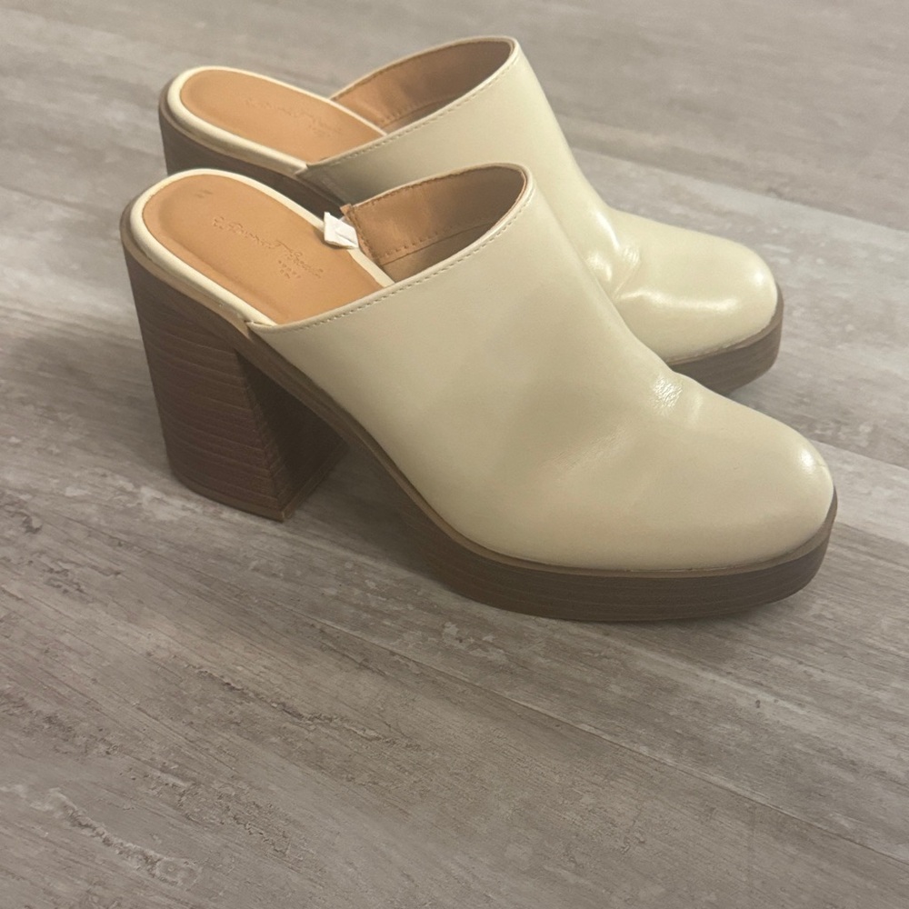 Universal Thread Off-White Block Heel Mules